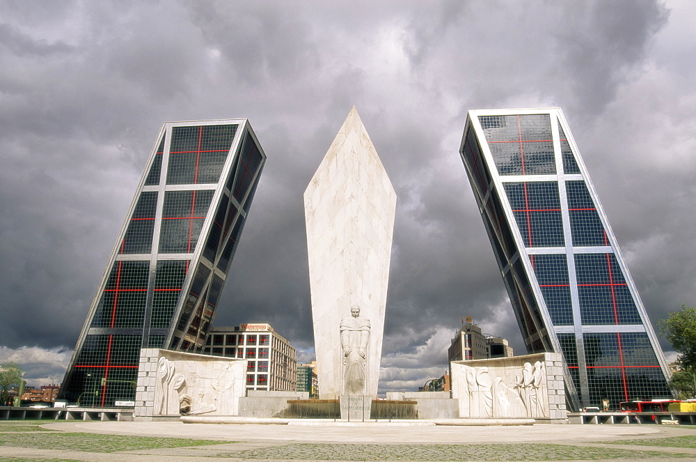 Kio Towers and Monument to the Discoverers at Castilla square, Madrid, Spain, Europe