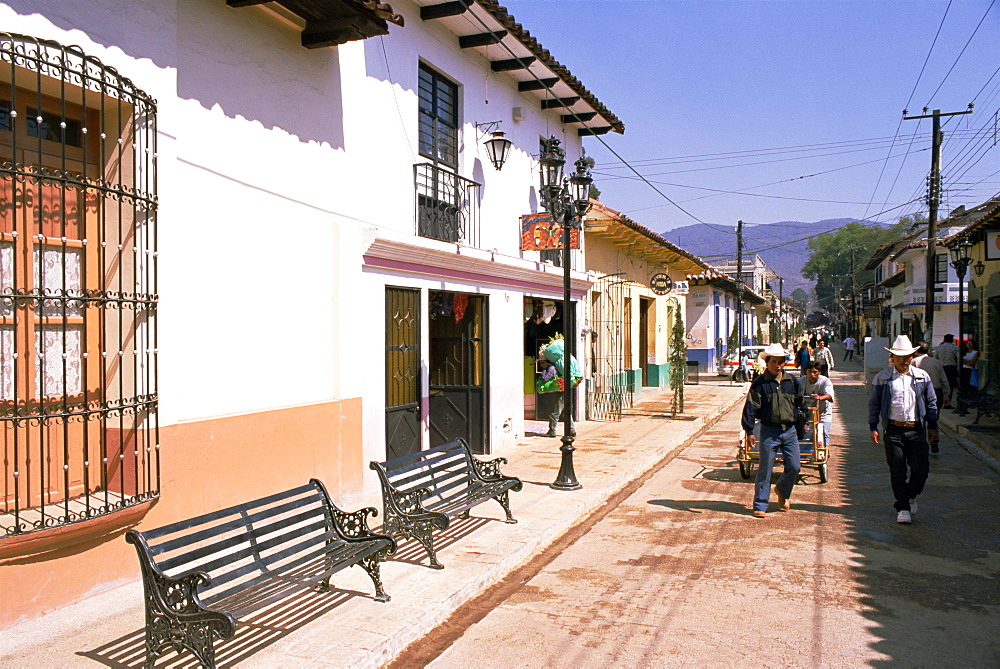 Avenida 20 de Noviembre, San Cristobal de las Casas, Chiapas province, Mexico, North America