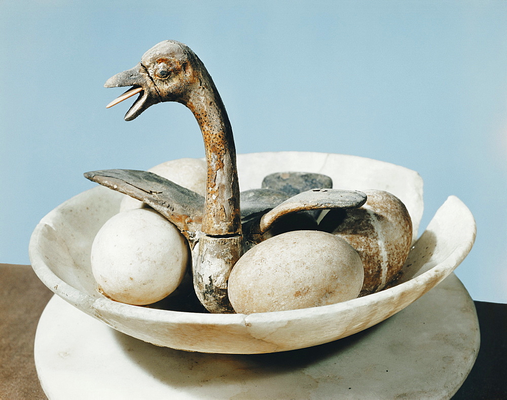 Lid of an alabaster jar decorated with a bird in a nest and eggs in a bowl, from the tomb of the pharaoh Tutankhamun, discovered in the Valley of the Kings, Thebes, Egypt, North Africa, Africa