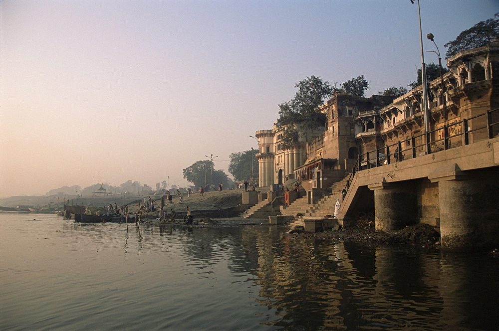 Ghats along the River Ganges (Ganga), Varanasi (Benares), Uttar Pradesh state, India, Asia