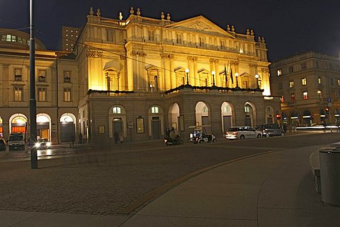 Piazza della Scala, Milan, Lombardy, Italy  