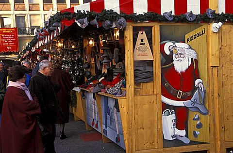 Christkindlmarkt, Christmas local market in Walter square, Bolzano, Trentino Alto Adige, Italy.