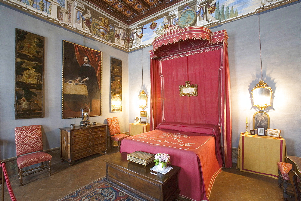 Red Bedroom with tester from XIX, Villa della Porta Bozzolo, Casalzuigno, Lombardy, Italy, Europe