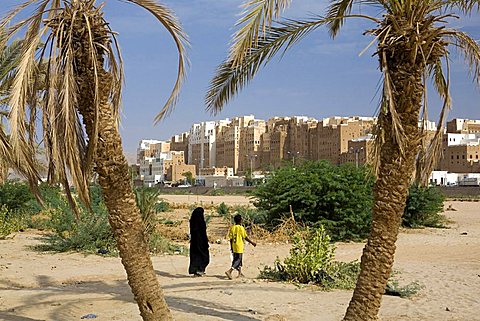 Old city built with mud bricks, Shibam, Yemen, Middle East  