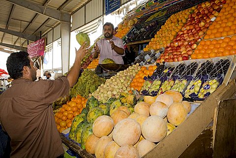 Fruit market, Al Mukalla, Yemen, Middle East  