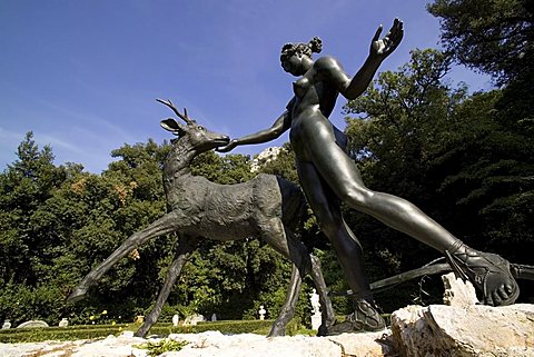 Diana Cacciatrice statue, Maretto italian garden, park of Villa d'Ayala, river Sele valley, Salerno, Campania, Italy, Europe