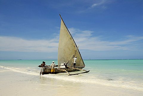 Fishing boat on the Indian Ocean, Zanzibar, United Republic of Tanzania, Africa
