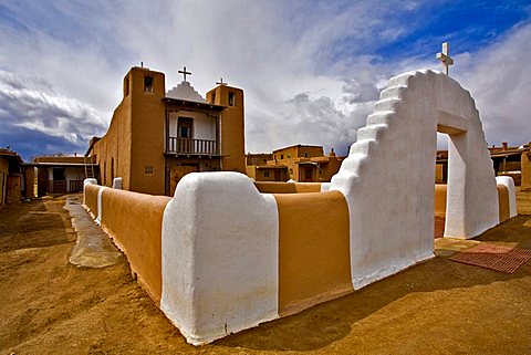 Spanish mission, Taos pueblo, New Mexico, United States of America, North America 