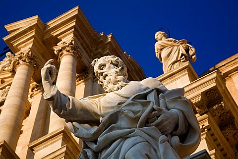 Statue, Cathedral, Cathedral square, Siracusa, Sicily