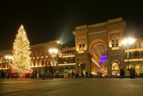 Duomo square and Vittorio Emanuele II gallery, Milan, Lombardy, Italy, Europe