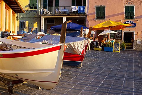 Foreshortenig, Manarola, Cinque Terre, UNESCO World Heritage Site, Ligury, Italy, Europe