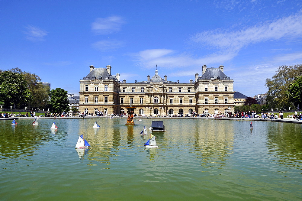 Luxembourg Palace and Jardin du Luxembourg, Rive Gauche, Paris, Ile-de-France, France, Europe