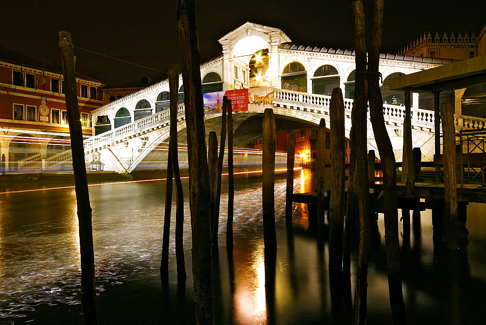 Nightview, Ponte di Rialto bridge, Venice, Veneto, Italy, Europe