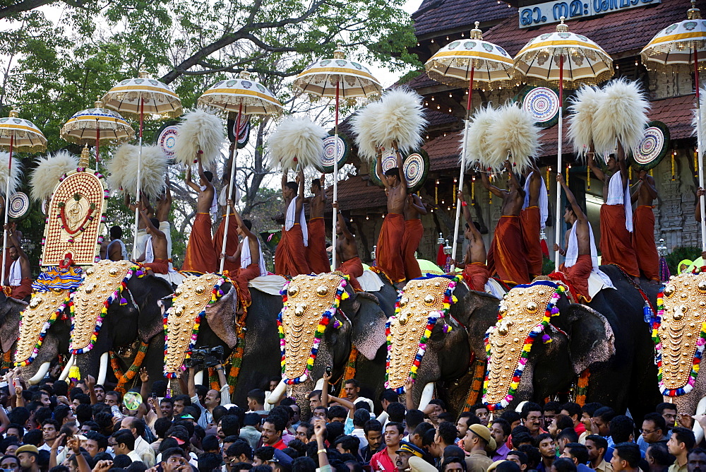 Kudamattam competition, Thrissur Pooram festival, Thrissur, Kerala, India, Asia