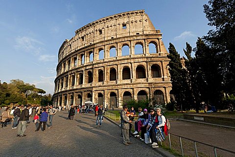 Daily life, the exterior of the Colosseum in Rome, Lazio, Italy, Europe, Europe