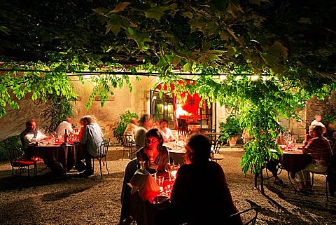 Dinner, Hotel la Bastide de Voulonne, Cabrieres d'Avignon, Provence-Alpes-C¬?te d'Azur, France, Europe