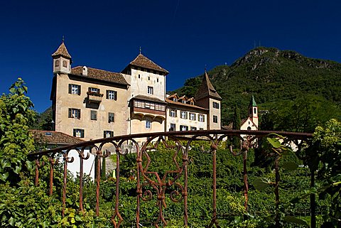 View of historic palace near Prati del Talvera, Bolzano, Trentino Alto Adige, Italy, Europe