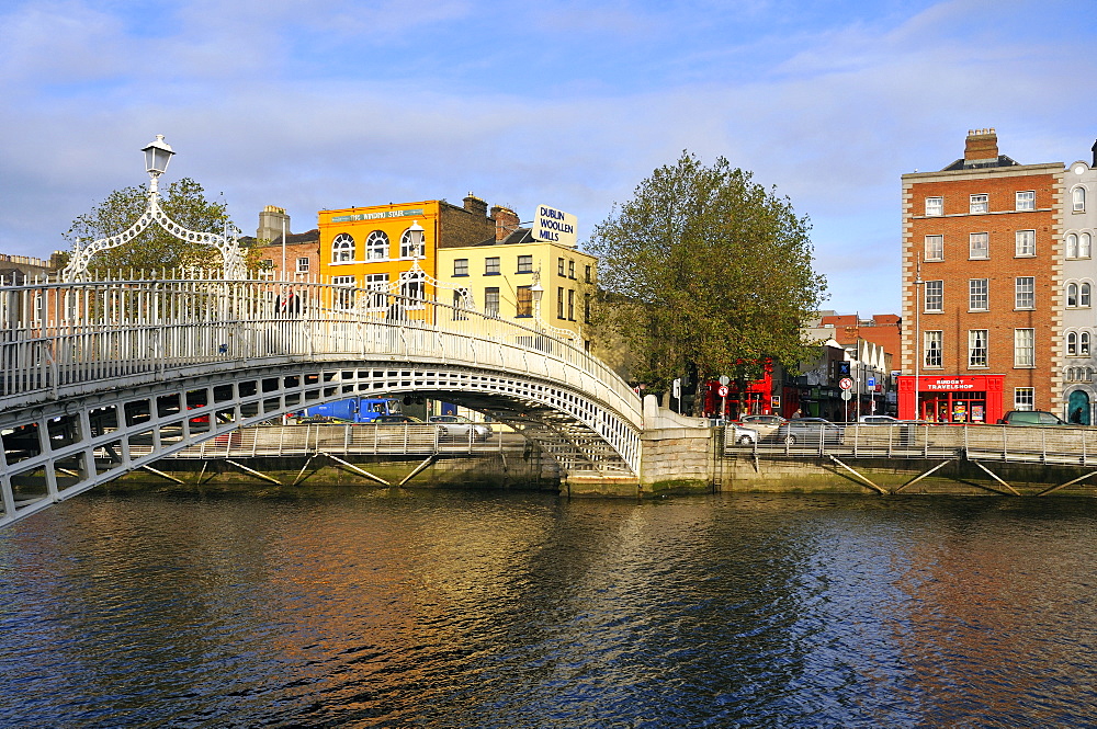 Ha'penny Bridge on Liffey river, Dublin, Republic of Ireland, Europe