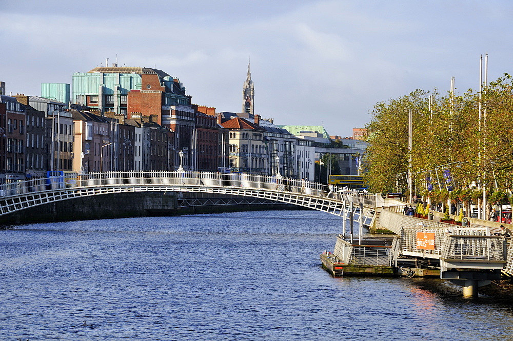 Ha'penny Bridge on Liffey river, Dublin, Republic of Ireland, Europe