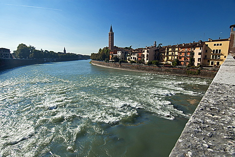 Ponte Pietra, Adige, Verona, Veneto, Italy, Europe