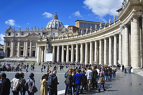 Citt‚Ä° del Vaticano. Piazza San Pietro. Rome. Italy.