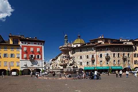 Nettuno Fountain in Duomo square and Casa Rella in Belenzani street, Trento, Trentino, Italy, Europe 