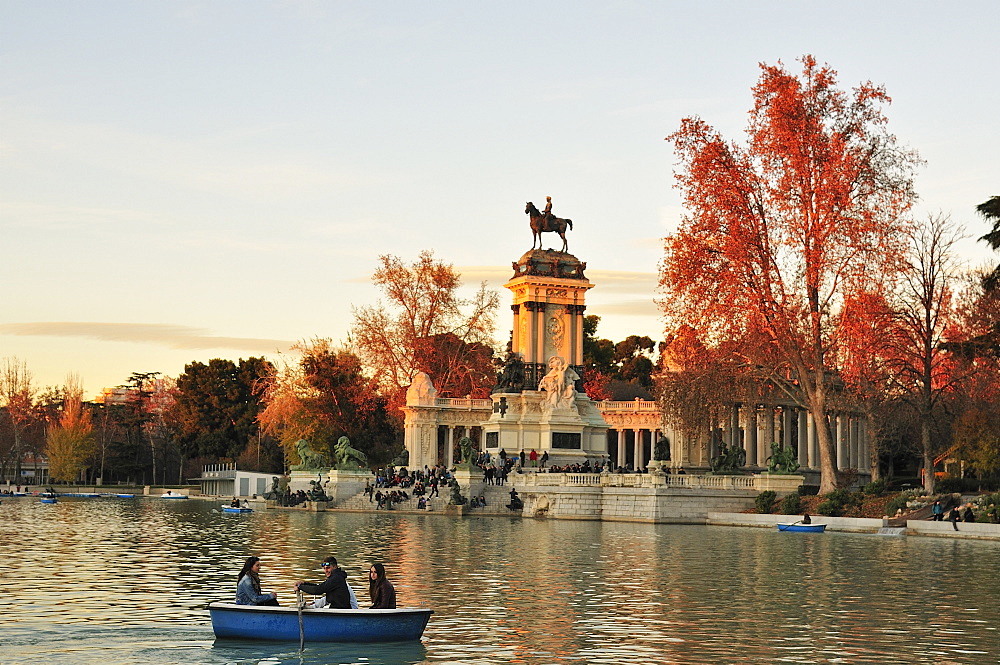 Monument to Alfonso XII, Buen Retiro Park, Madrid, Spain, Europe 
