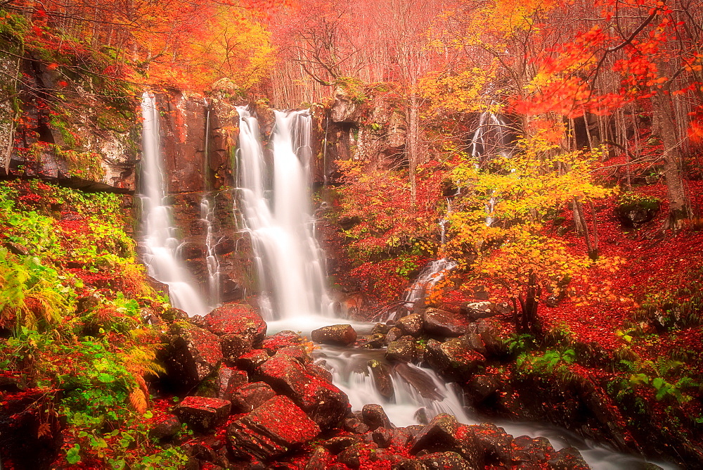 Dardagna Falls in autumn, Lizzano in Belvedere, Emilia-Romagna, Italy, Europe