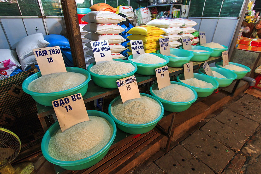 Different varieties of rice for sale on a local market, Hanoi, Vietnam, Indochina, Southeast Asia, Asia