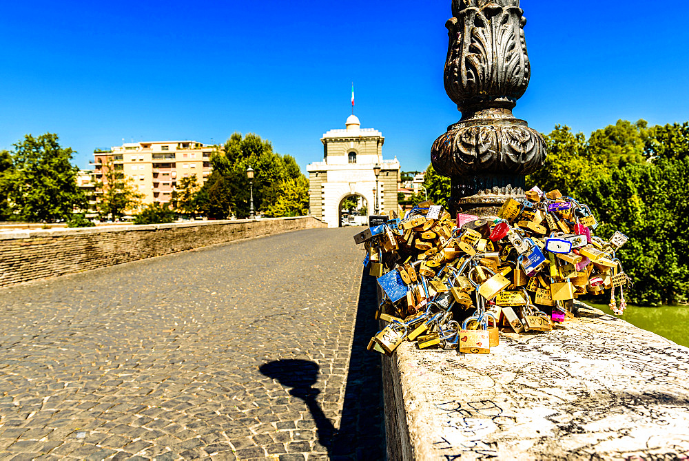 Ponte Milvio,  bridge, Ponte Mollo, Torretta di Valadier, Lucchetti, Rome, Lazio, Italy, Europe