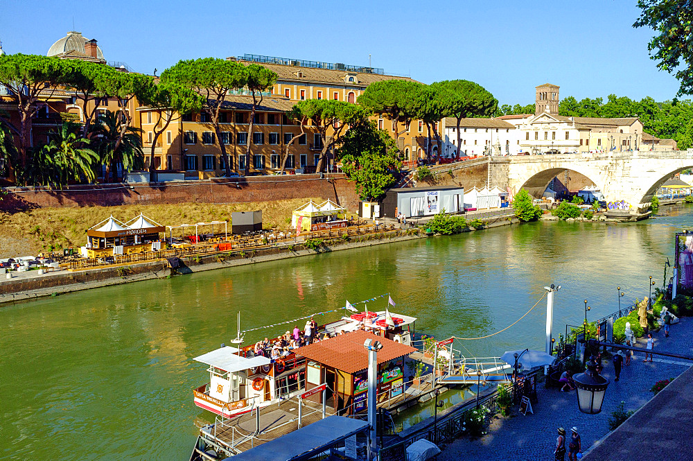 Daily boat trip on Tiber river from Ponte Sisto bridge and cafÃ¨ and restaurant on the river bank,  Rome, Lazio, Italy, Europe