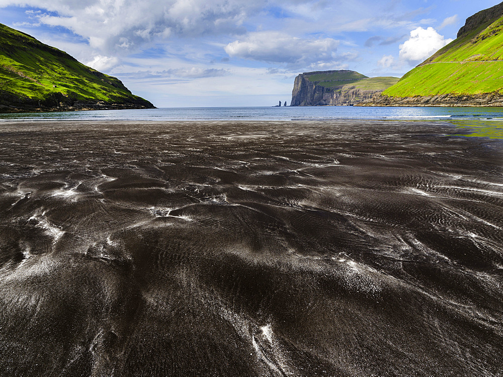 Beach at Tjornuvik. In the background the island Eysturoy with the iconic sea stacks Risin and Kellingin,  North Atlantic, Europe, Northern Europe, Denmark, Faroe Islands