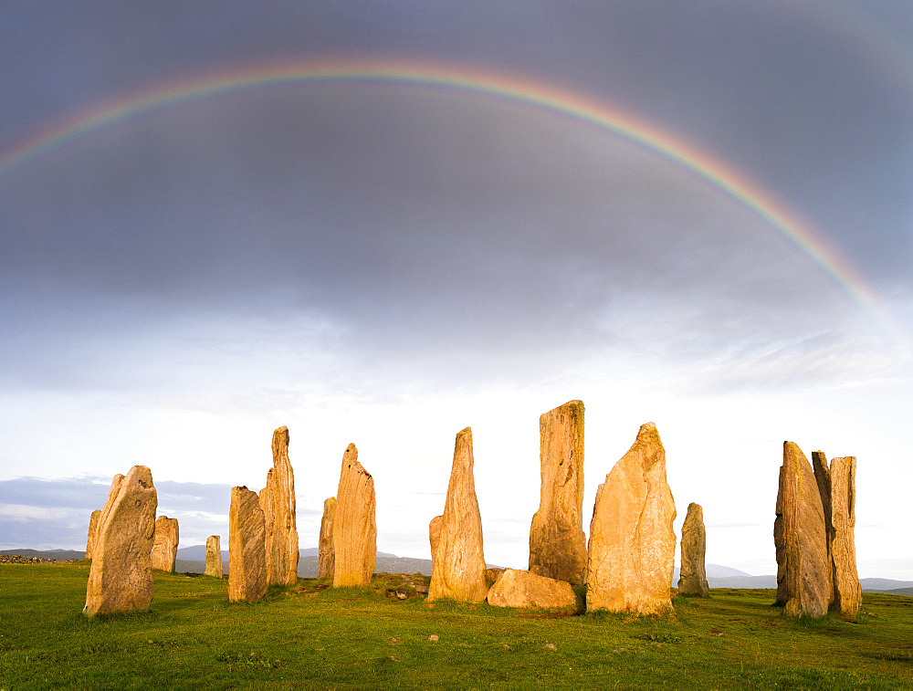 Standing Stones of Callanish (Callanish 1) on the Isle of Lewis in the Outer Hebrides. The megalithic monument is cross shaped with a central ring of stones and was buildt between 2900 and 2600 BC. It is probably oriented towards the moon not the sun. Europe, Scotland, July