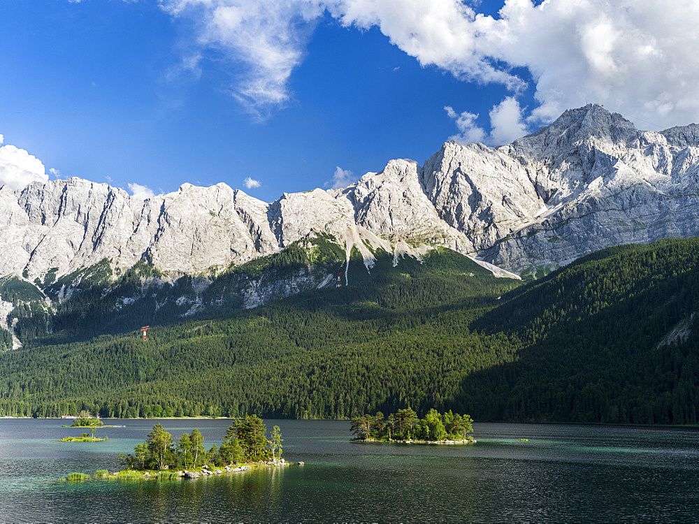 Lake  Eibsee with Mt. Zugspitze  (2962m) on the right during evening with the Wetterstein Mountain Range close to Garmisch-Partenkirchen in county Werdenfelser Land. Lake Eibsee is one of the major natural attractions of Bavaria with many toursits visiting the area in summer and winter. europe, Central Europe, Germany, Bavaria, August