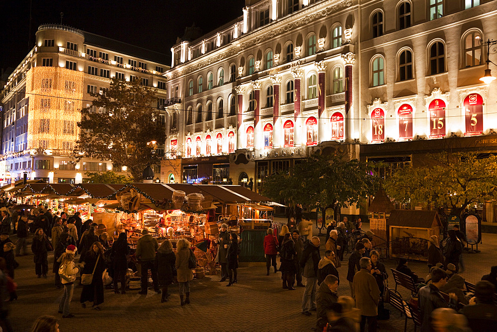 Christmas Market in Budapest, Voeroesmarty Ter with the Gerbeaud Hause, Euope, Eastern Europe, Hungary, Budapest