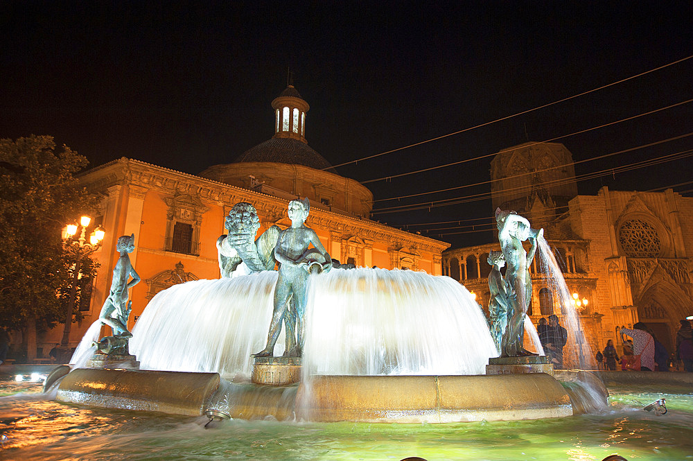 Fountain Rio Turia, Plaça de la Virgen, Valencia, Spain, Europe