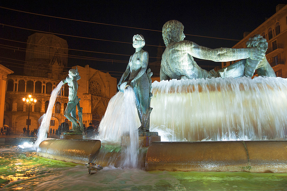 Fountain Rio Turia, Plaça de la Virgen, Valencia, Spain, Europe