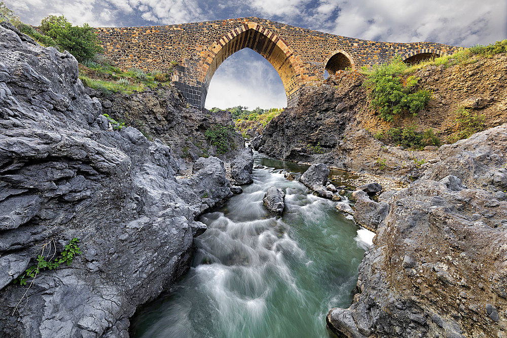 The Ponte dei Saraceni or Carcaci is a stone bridge probably dating back to the Roman period, rebuilt and modified over time on the Simeto river; Adrano, Sicily, Italy, Europe