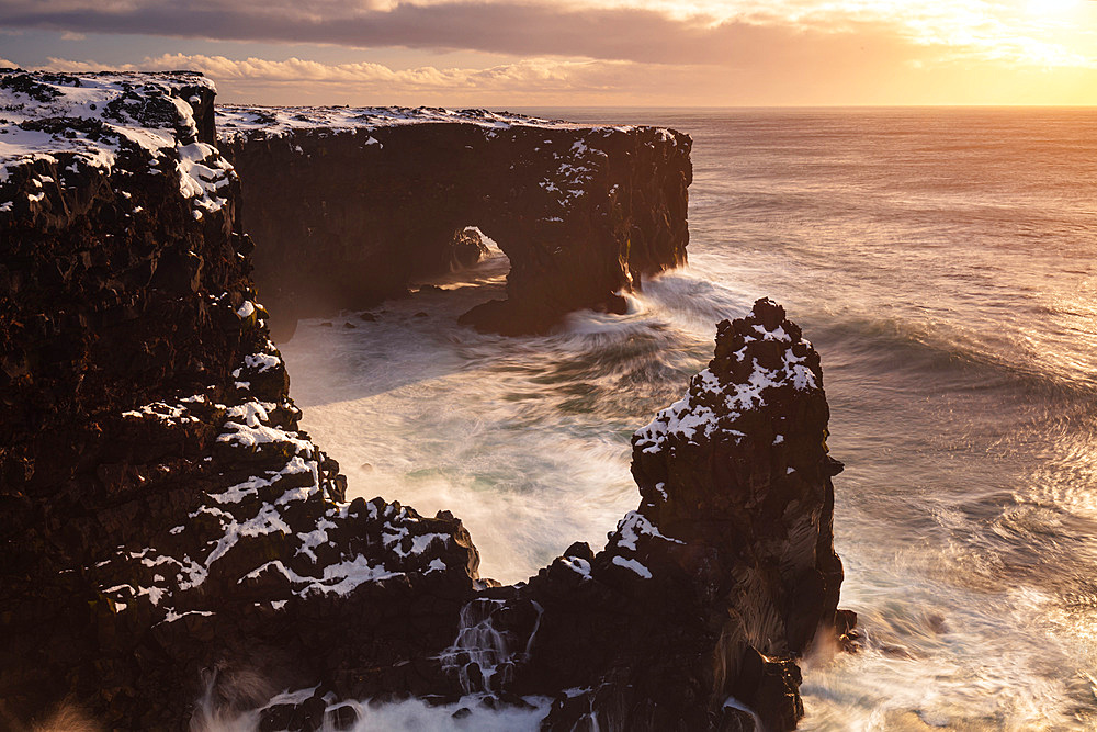 Svˆrtuloft lighthouse, Iceland, North Atlantic Ocean