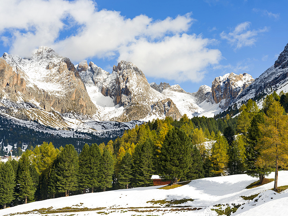 Geisler mountain range (Geislergruppe, Odle) in the dolomites of the Groeden Valley or Val Gardena in South Tyrol - Alto Adige. The dolomites are listed as UNESCO World heritage. Europe, Central Europe, Italy, October