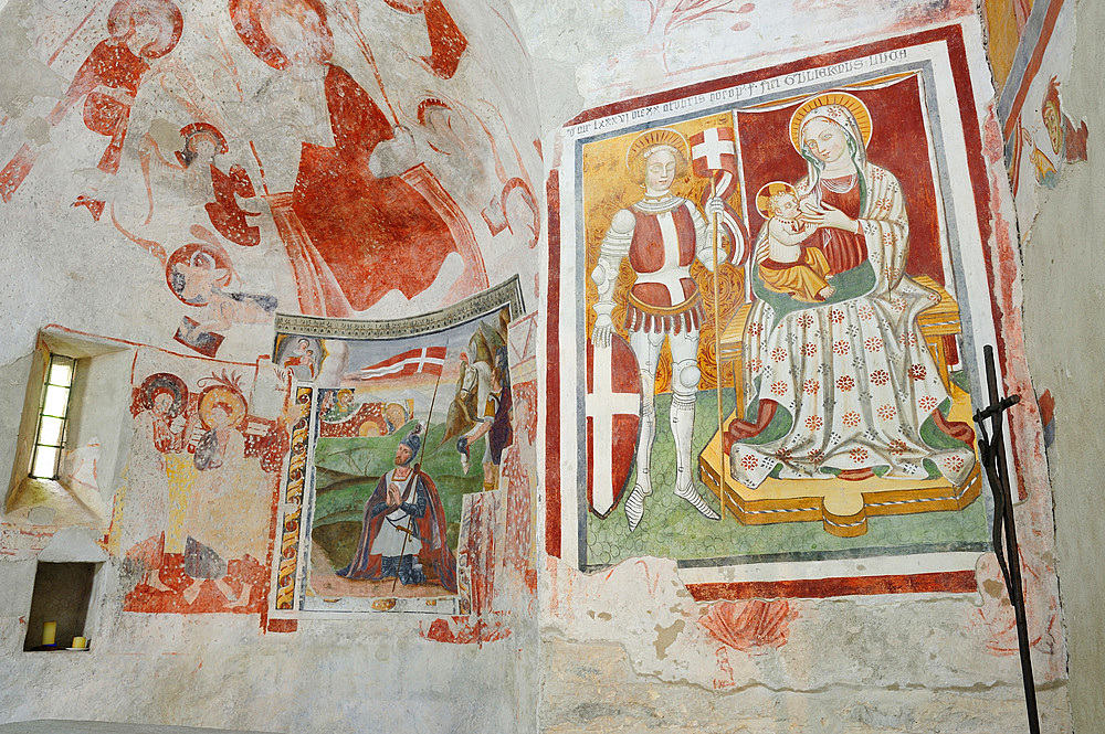 The parish church of San Maurizio, unusual architecture with two apses, decorated with three successive campaigns of frescoes between 1050 and 1486. Roccaforte, Ligurian Alps, Cuneo, Piedmont, Italy, Europe