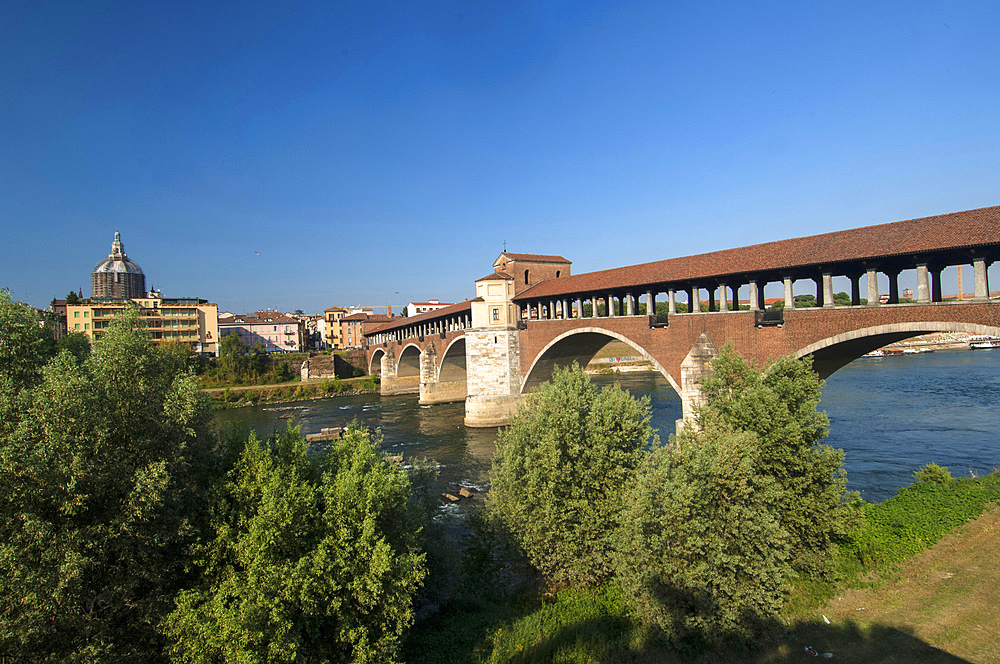 The Ponte Coperto di Pavia, entrance to the city from Borgo Ticino, Lombardy, Italy, Europe