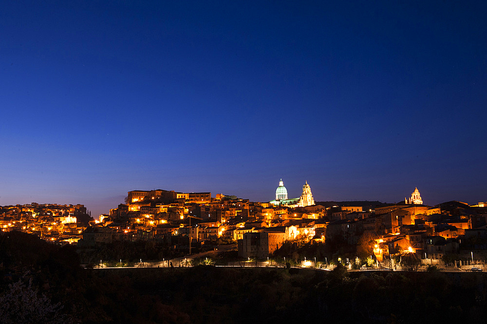 Ragusa Ibla, night panorama dominated by the Cathedral of San Giorgio, province of Ragusa, Sicily, Italy, Europe; UNESCO World Heritage Site