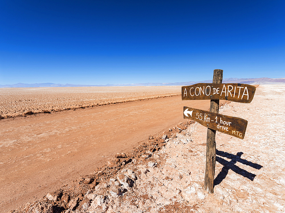 Salar de Arizaro, one of the largest salt flats in the world. The Altiplano near village Tolar Grande in Argentina close to the border to Chile. South America, Argentina