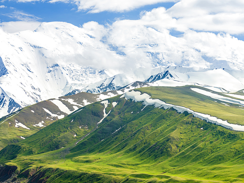 The peaks of Pik Kurumdy (6614m) at the border triangle of Kyrgyzstan, China and Tadjikistan. The Alaj valley in the Pamir Mountains, Asia, Central Asia, Kyrgyzstan