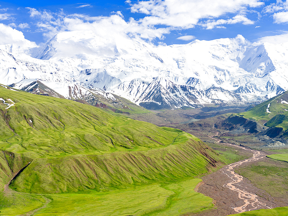 The peaks of Pik Kurumdy (6614m) at the border triangle of Kyrgyzstan, China and Tadjikistan. The Alaj valley in the Pamir Mountains, Asia, Central Asia, Kyrgyzstan