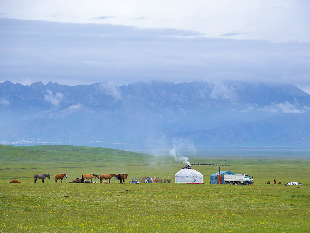 Traditional yurt the Alaj valley in the Pamir Mountains, Asia, Central Asia, Kyrgyzstan