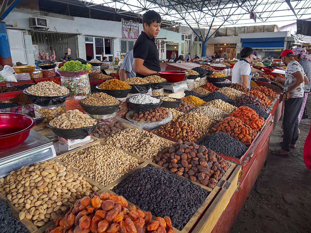 The traditional Bazaar. City Uzgen (Oesgoen, Usgen) close to the border to Uzbekistan. Asia, central Asia, Kyrgyzstan