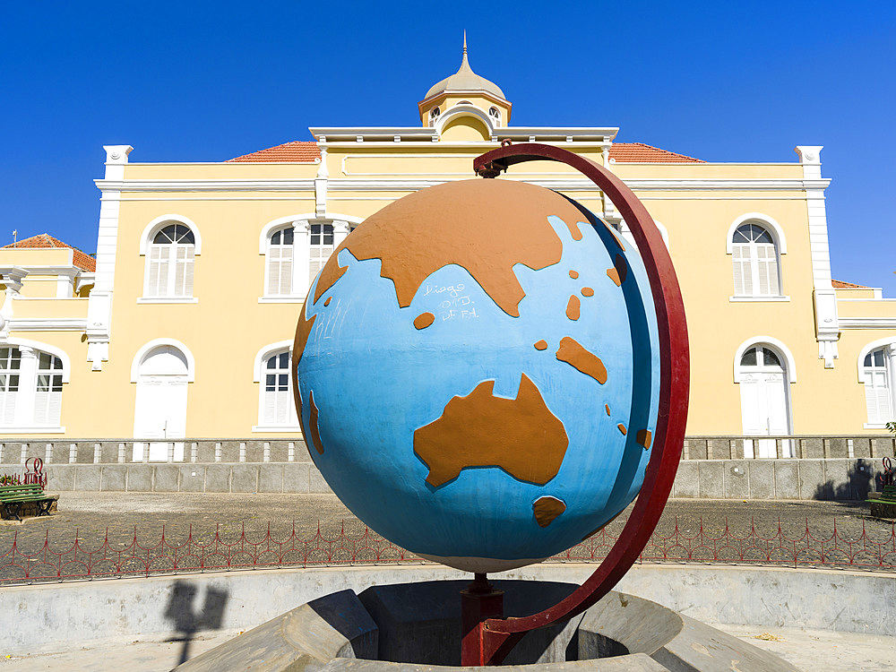 Former Liceu Gil Eanes, now part of the University of Cabo Verde, Campus Mindelo. City Mindelo, a seaport on the island Sao Vicente, Cape Verde in the equatorial atlantic. Africa, April