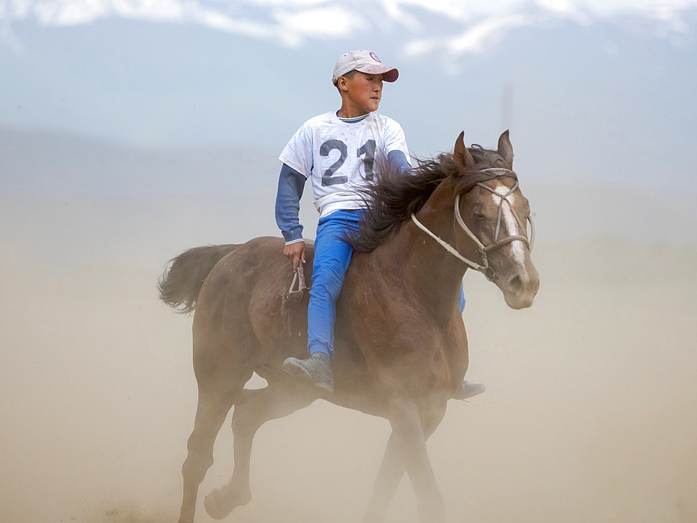 At Chabysh, a long distance horse race. To reduce weight often no saddle is used and the riders are often young boys. Folk and Sport festival on the Suusamyr plain commemorating Mr Koshomkul, a sportsman and folk hero of the last century. Asia, central Asia, Kyrgyzstan